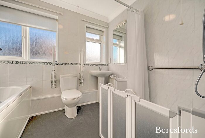 3 Bedroom Bungalow For Sale In Mayfield Road, Writtle, CM1
