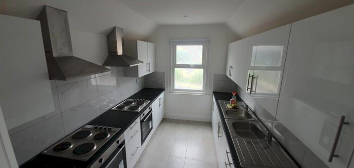 Studio To Rent In Bath Road, Slough SL1