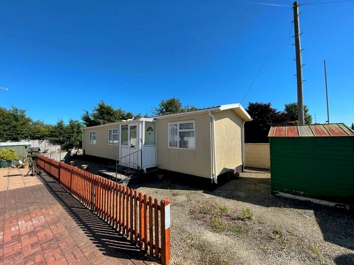 2 Bedroom Retirement Property For Sale In Hillview Park Homes, Felton, BS40