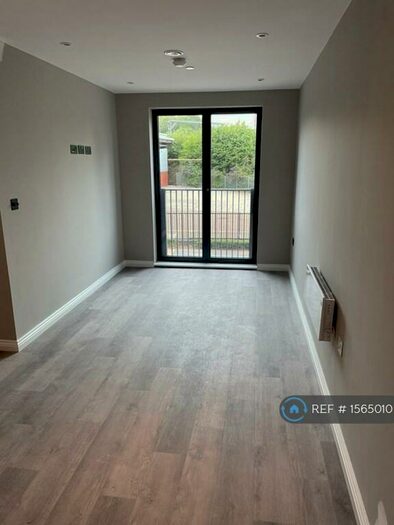 1 Bedroom Flat To Rent In Springwell Gardens, Leeds, LS12