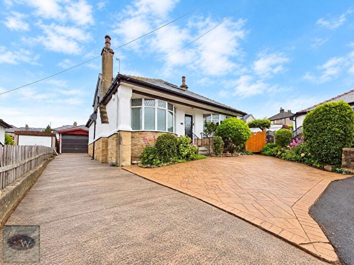 4 Bedroom Detached House For Sale In Oakfield Drive, Baildon, Shipley, BD17
