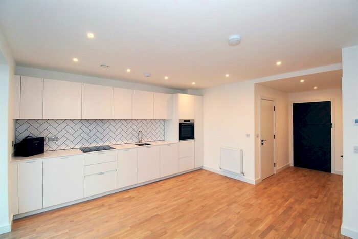 Studio To Rent In Cedrus Avenue, Southall UB1