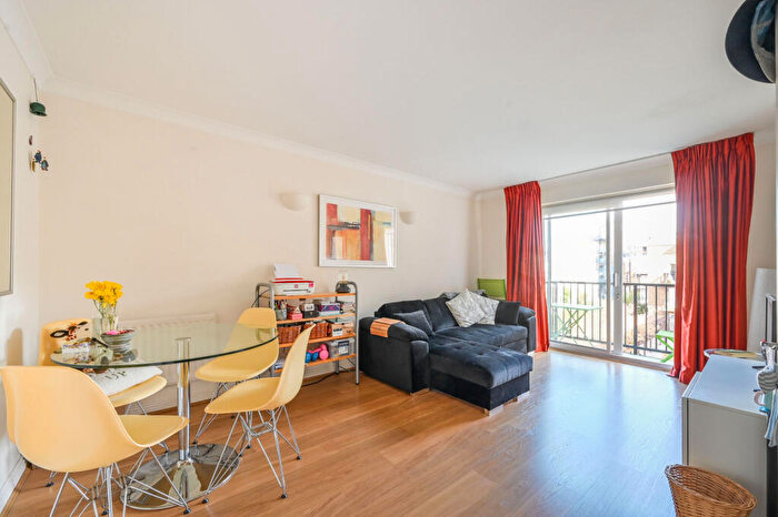 1 Bedroom Flat For Sale In Lamb Court, Limehouse, London, E14