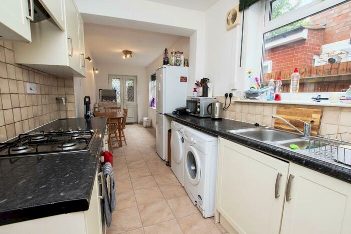 3 Bedroom Terraced House To Rent In Warwards Lane, Selly Oak, B29