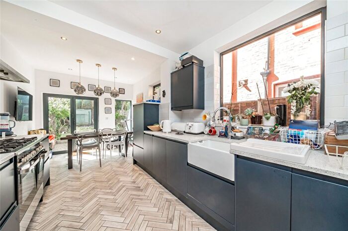 5 Bedroom Terraced House To Rent In Chambers Gardens, London, N2