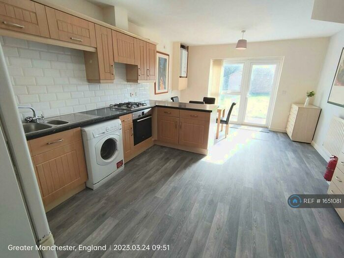 4 Bedroom End Of Terrace House To Rent In Lauderdale Crescent, Manchester, M13