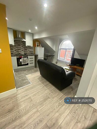 2 Bedroom Flat To Rent In Chorlton, Manchester, M21
