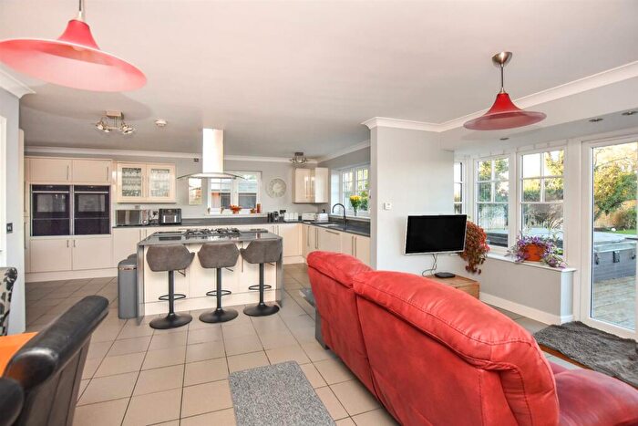5 Bedroom Detached House For Sale In The Avenue, North Fambridge, CM3
