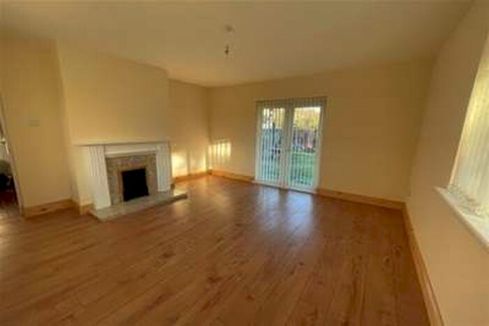 3 Bedroom House To Rent In Pembroke, SA71