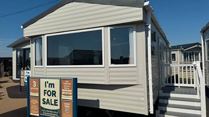 3 Bedroom Park Home For Sale In Hook Lane, Warsash, Southampton, SO31