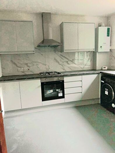 2 Bedroom Flat To Rent In Claybury Road, Woodford Green, IG8