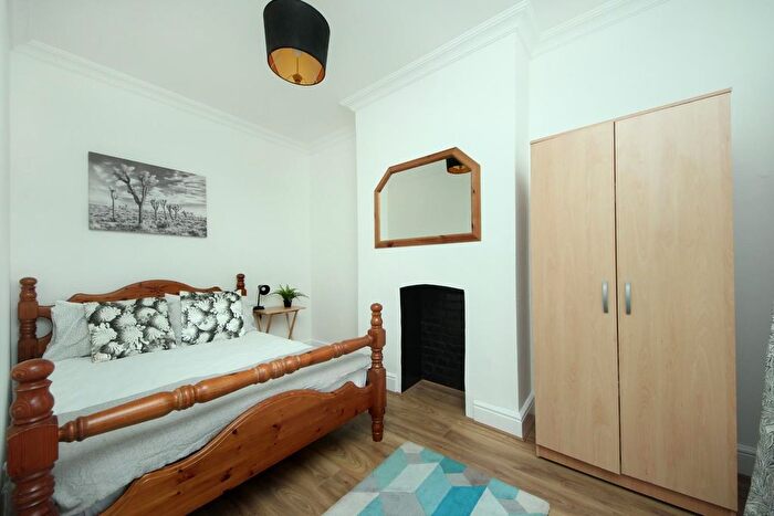 3 Bedroom Flat To Rent In Shakespeare Road, W7