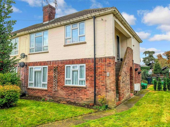 2 Bedroom Maisonette For Sale In Andrews Close, Theale, Reading, Berkshire, RG7