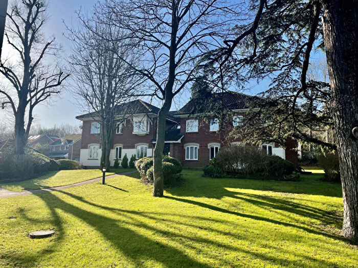 2 Bedroom Flat For Sale In Fetcham, KT22