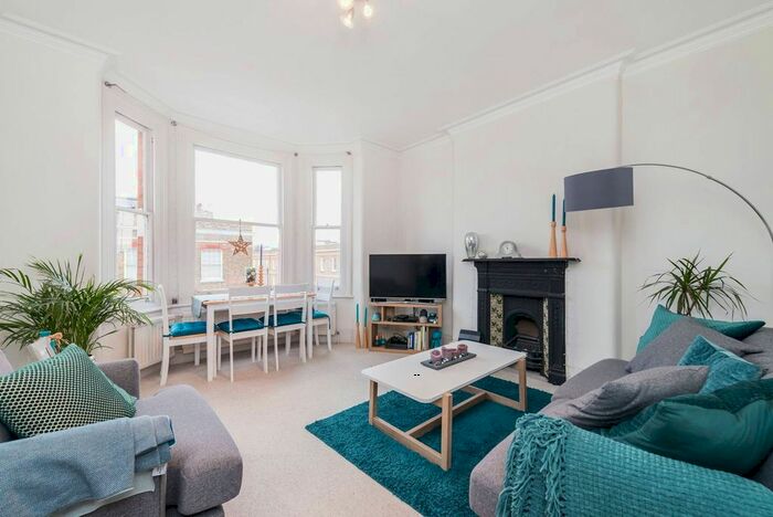 1 Bedroom Flat To Rent In Munster Road, Fulham, London, SW6