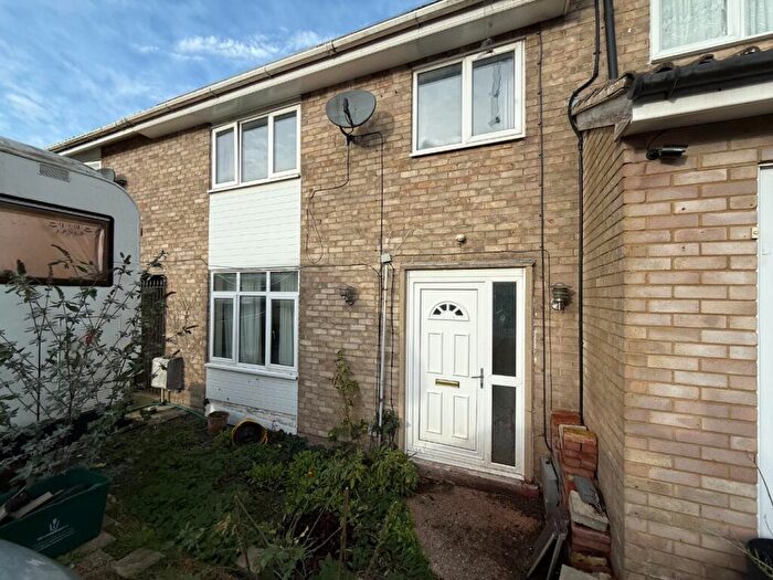 3 Bedroom Terraced House For Sale In Leaf Road, Houghton Regis, LU5