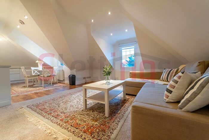 2 Bedroom Flat To Rent In Ascombe Gardens, Edgware, London, HA8