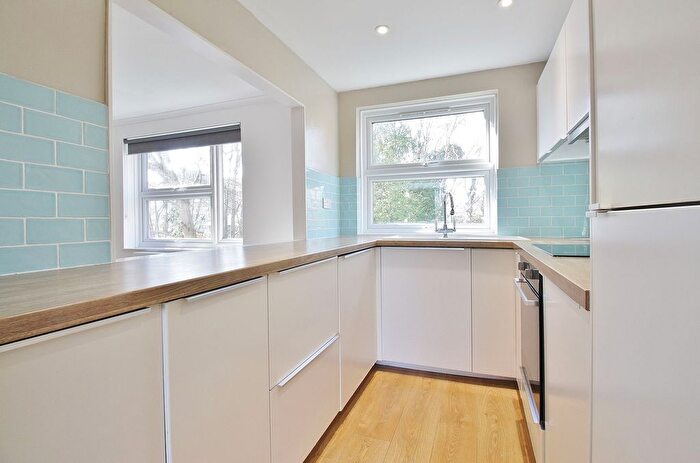 1 Bedroom Flat For Sale In Hepple Close, Isleworth, TW7