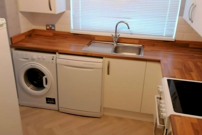 3 Bedroom Flat To Rent In Forres Street, Glasgow, G23