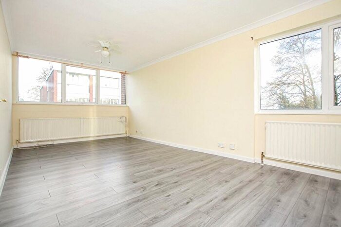 2 Bedroom Flat To Rent In Abbey Court, Coventry, CV3