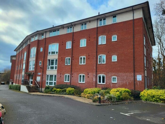 2 Bedroom Apartment To Rent In North Drive, Hatfield, AL9