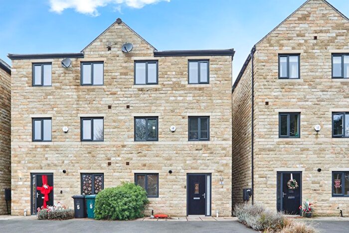 4 Bedroom Semi Detached House For Sale In Brian Close Walk, Baildon, Shipley, BD17