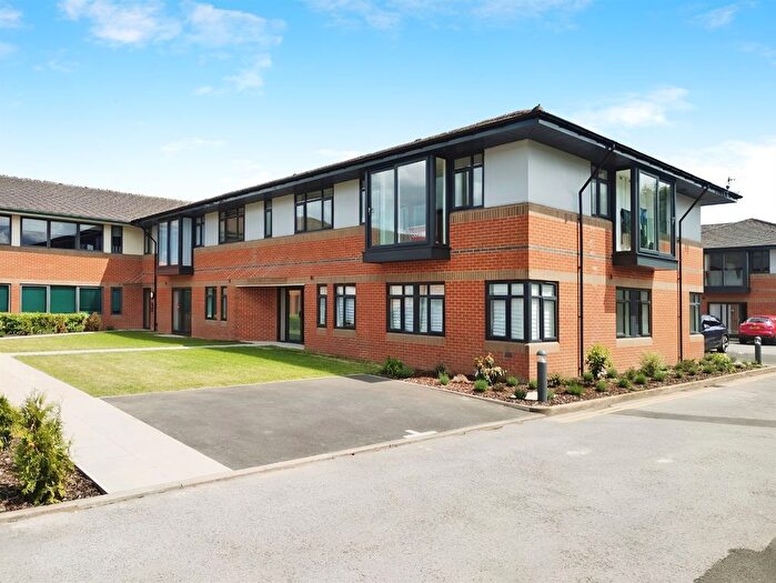 1 Bedroom Flat For Sale In Thame Road, Haddenham, Aylesbury, HP17