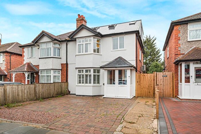 5 Bedroom Semi-Detached House For Sale In Southwood Road, New Eltham, London, SE9