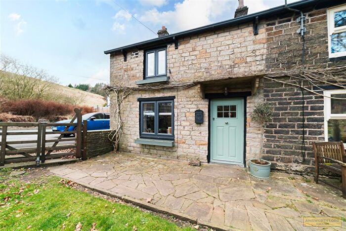 2 Bedroom Cottage For Sale In Moss Gap, Darwen, BB3