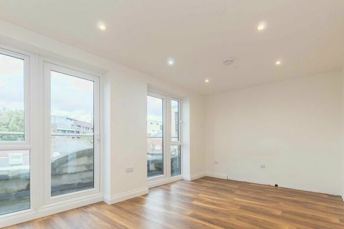 2 Bedroom Flat To Rent In Canberra Road, London, W13