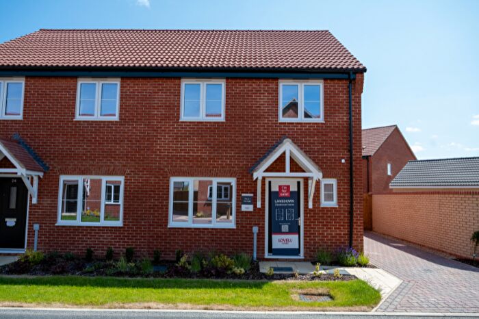 3 Bedroom Semi-Detached House For Sale In Hunstanton, PE36