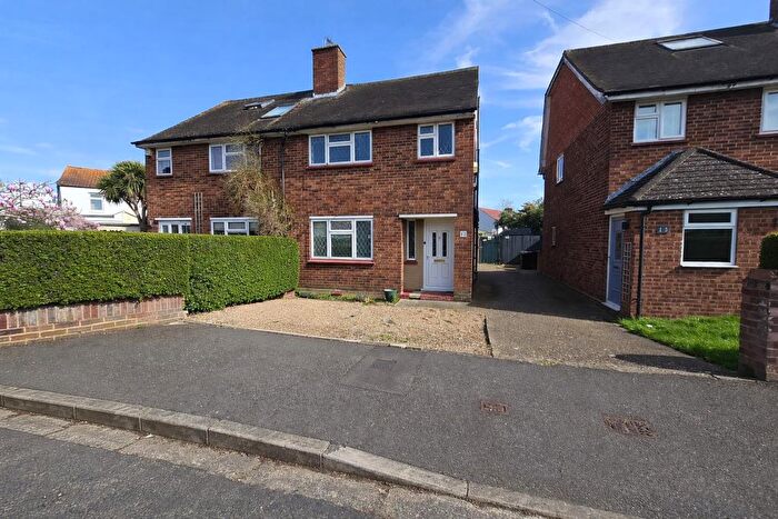 Studio To Rent In Green Close, Feltham, TW13