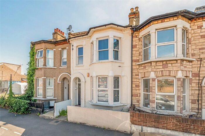 1 Bedroom Flat For Sale In Vicarage Lane, London, E15