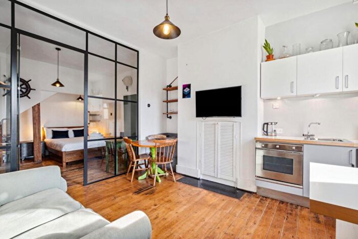 1 Bedroom Flat For Sale In Marjorie Grove, Battersea, SW11