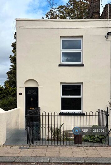 2 Bedroom Maisonette To Rent In Saunders St, Gillingham, ME7