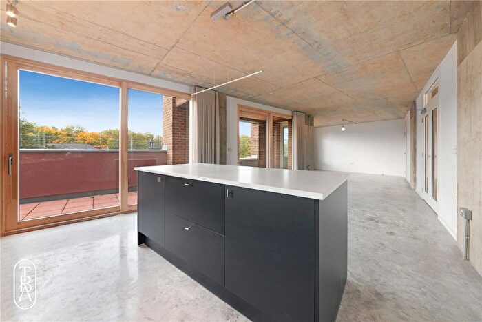 3 Bedroom Flat To Rent In London Lane, London, E8