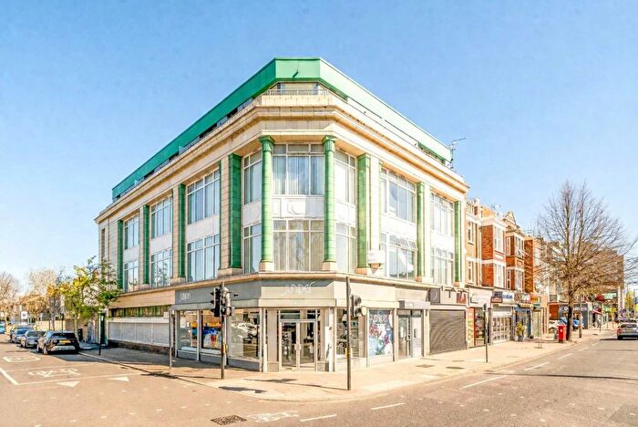 2 Bedroom Flat To Rent In Broadway, Ealing, W13