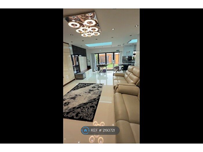6 Bedroom Bungalow To Rent In The Crescent, Harrow, HA2