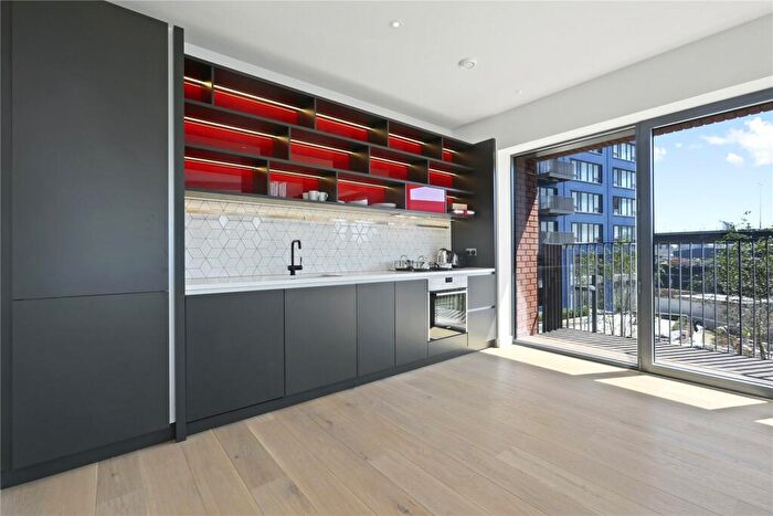 2 Bedroom Apartment To Rent In Java House, London City Island, E14