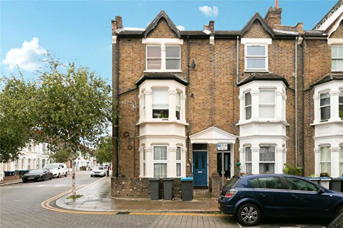 2 Bedroom Apartment To Rent In Charteris Road, London, NW6