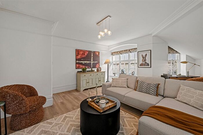 2 Bedroom Flat For Sale In Broad Court, Aldwych, WC2B