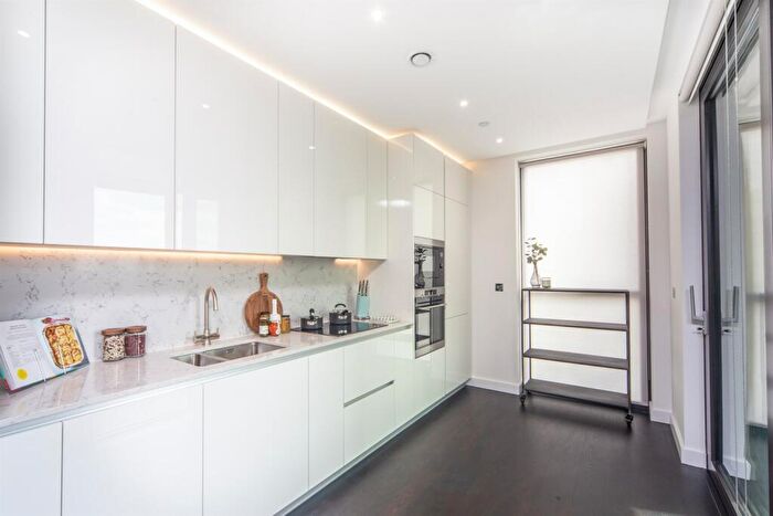 2 Bedroom Apartment To Rent In Thornes House, SW11