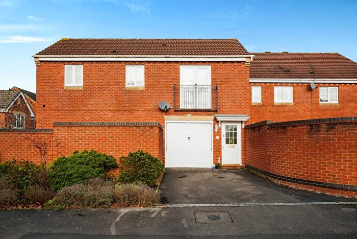 2 Bedroom Flat To Rent In Warrener Close, Swindon, Wiltshire, SN25