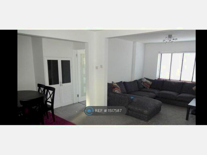 3 Bedroom Semi-Detached House To Rent In Grosvenor Avenue, Hayes, UB4