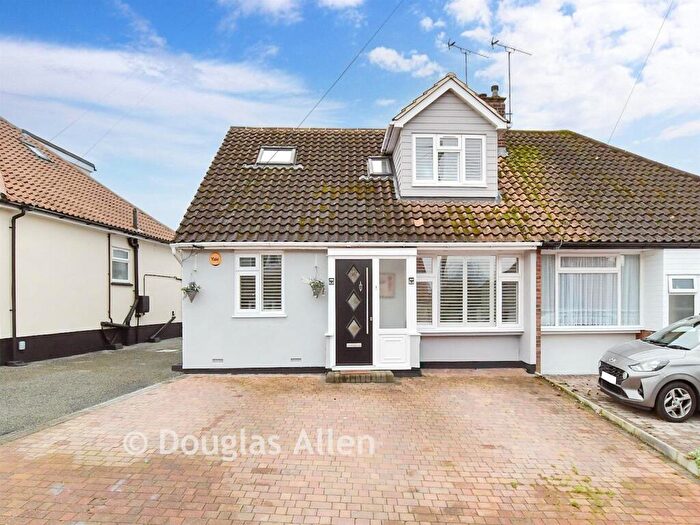 4 Bedroom Chalet For Sale In Hunts Mead, Billericay, Essex, CM12