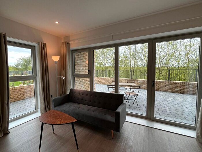 2 Bedroom Flat To Rent In Flagstaff Road, Reading, Berkshire, RG2