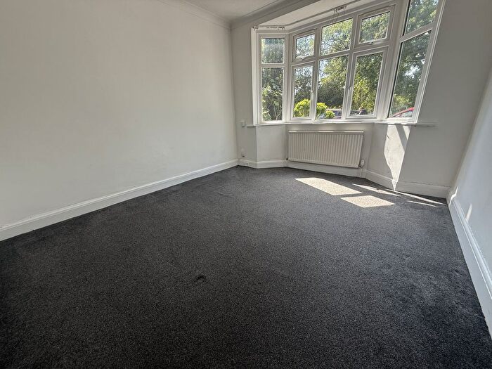 3 Bedroom Semi-Detached House To Rent In T C, Hanworth Road, Hounslow, Greater London, TW4