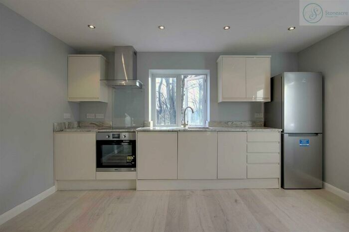 2 Bedroom Flat To Rent In Beech House, Woodhouse Cliff, Leeds, LS6