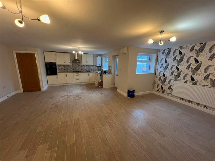 2 Bedroom Property To Rent In Derby Road, Burton On Trenrt, DE14