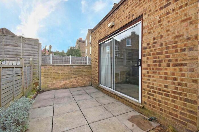 1 Bedroom Flat To Rent In Powerscroft Road, Hackney, E5